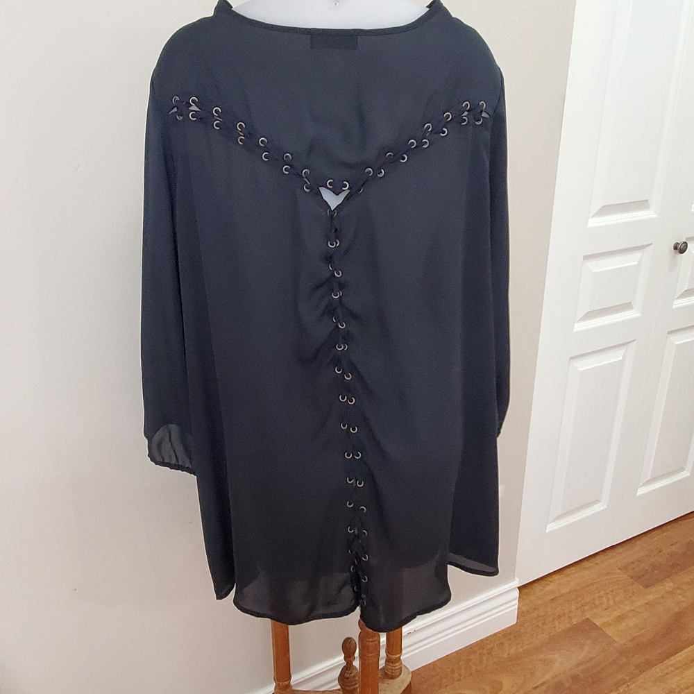 Back View: MBLM Black Lace-Up Tunic Top 4x